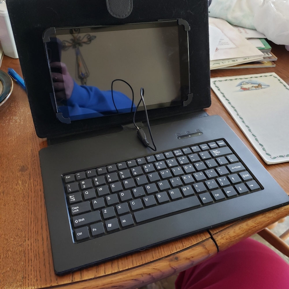 Hipstreet Venture Universal Wired Keyboard Case - For Android & Windows Tablets